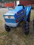 Vendo tratores de 3 cilindros 4x4