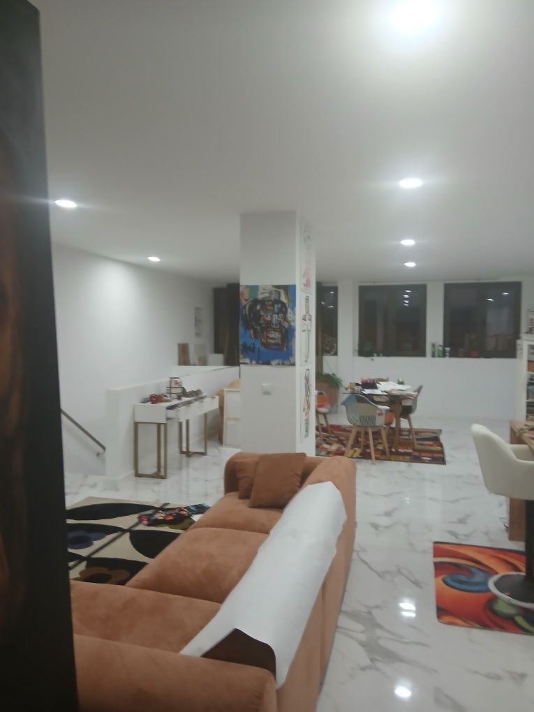 Aluga Quarto senhora idónea