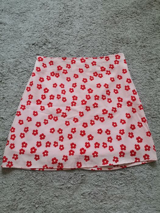 Różowa spódniczka w kwiatki Shein 36 S czerwona krótka mini letnia