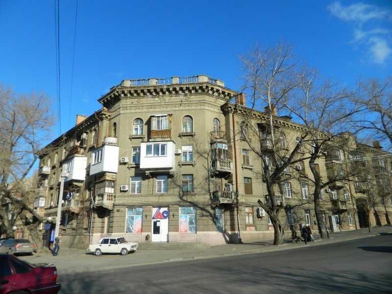 Продам 3-х комнатную "Сталинку"  в центре города