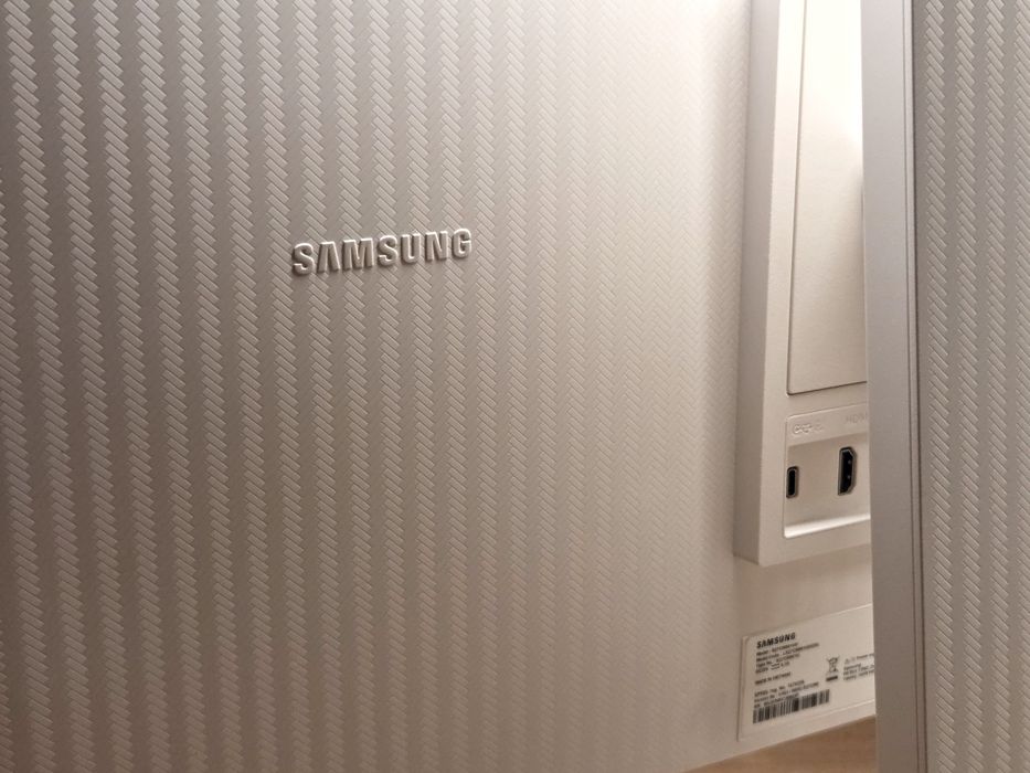 Samsung 4K Smart Monitor M8 27" z Wi-Fi Bluetooth 3840x2160p