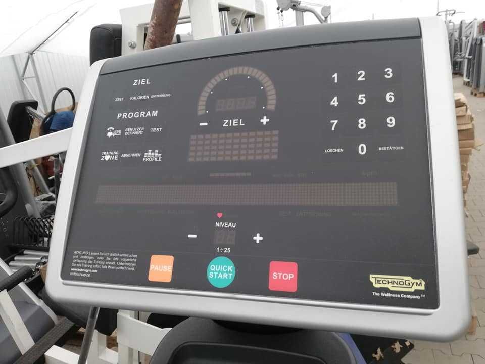 TECHNOGYM CROSSOVER 700LED stan bardzo dobry na stanie 5 szt