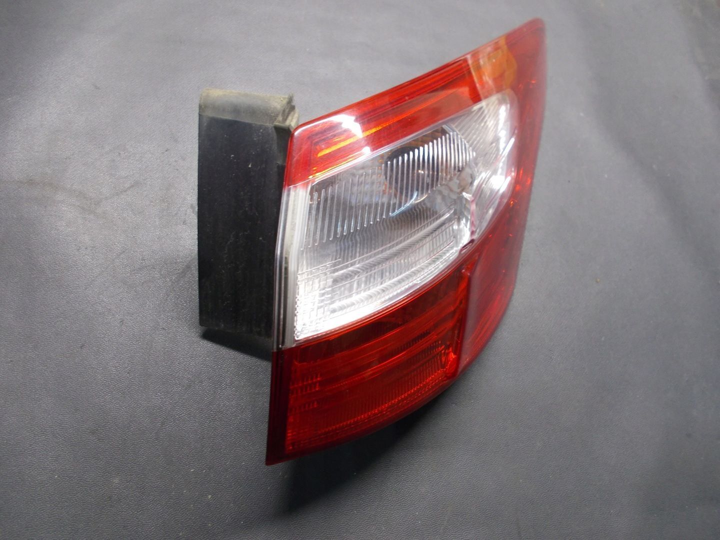 LAMPA PRAWA TYLNA FORD FOCUS MK3 KOMBI
