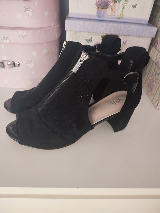 Nowe czarne buty r.40