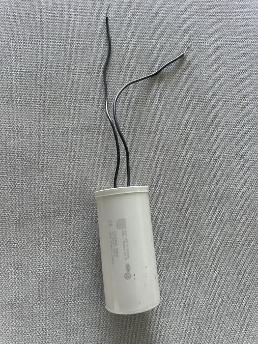 Condensador WEG com capacidade de 50uF