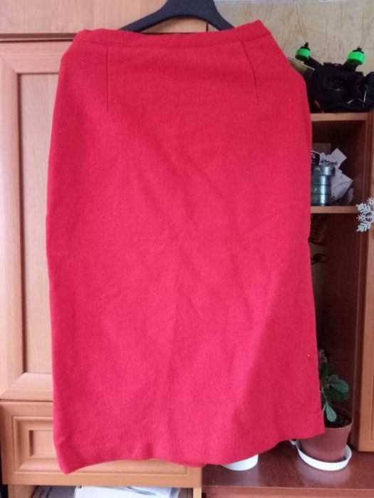 Червона тепла спілниця