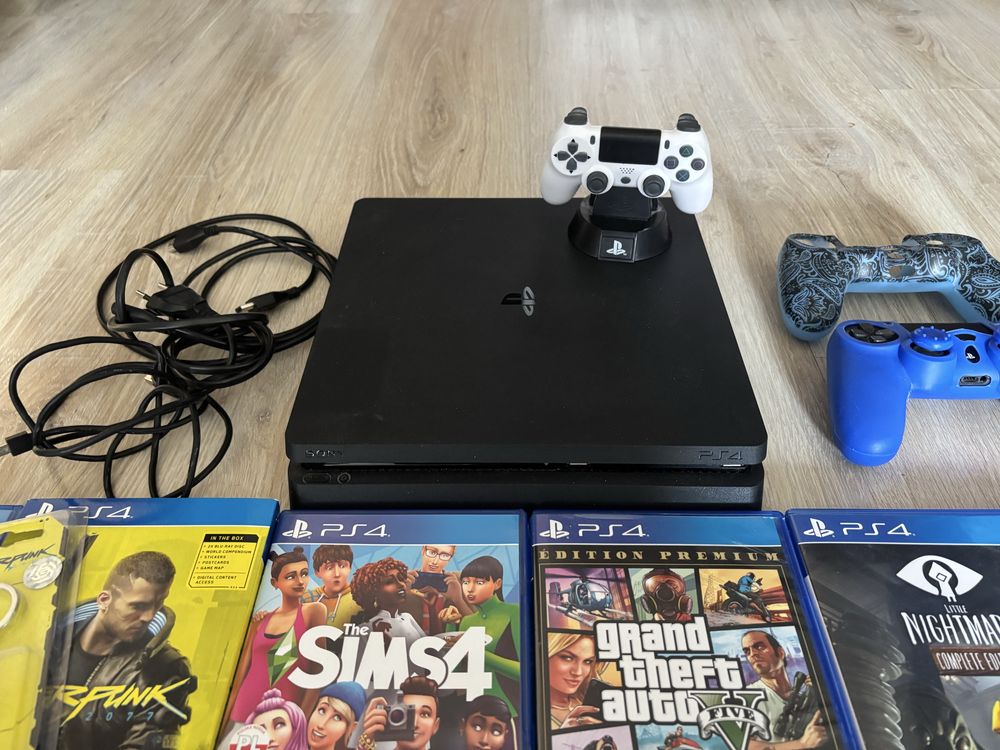 PS4 z pełnym zestawem
