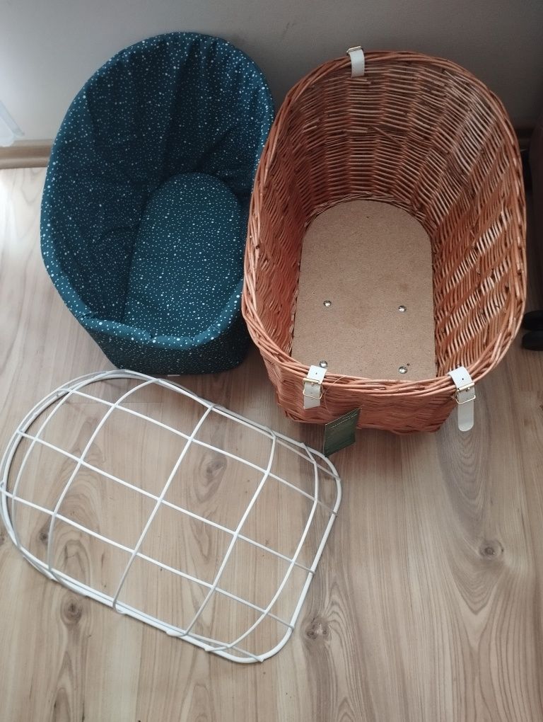 Kosz do przewozu zwierząt.