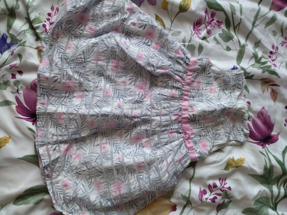 Sukienka dziewczęca, rozm.92 Bardzo ładnie się układa