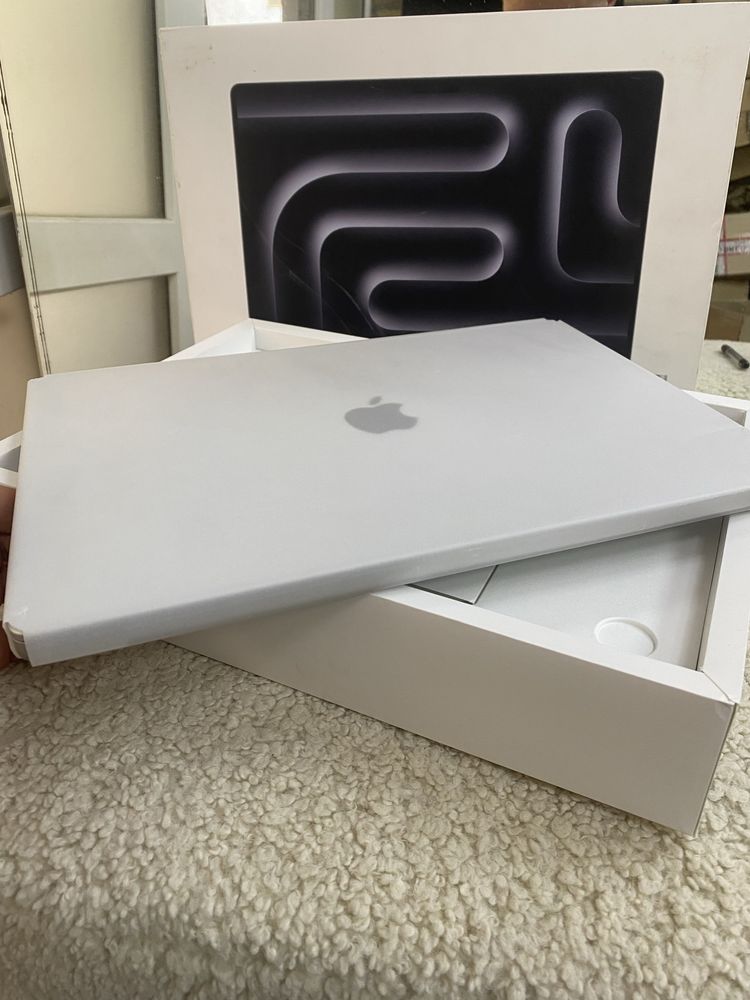 Open Box Apple MacBook Pro 16 M3 Max 36 / 1 Tb Silver