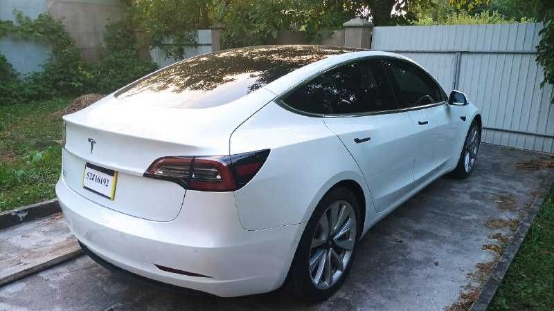 Tesla model 3, (100 км за 22 грн.)