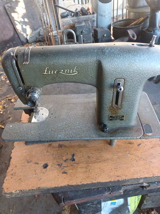 Швейная машинка  оверлок