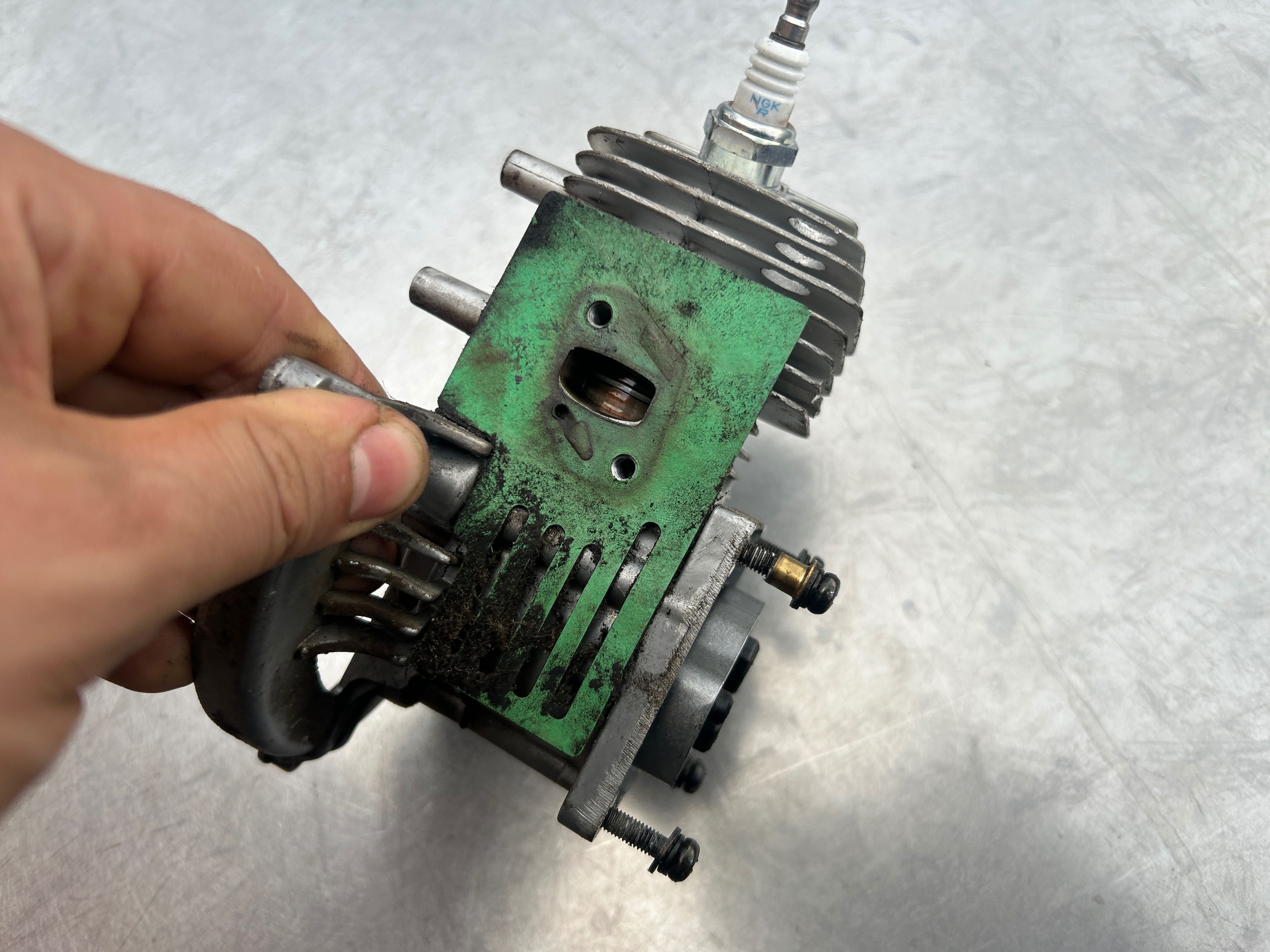 Silnik kompletny tłok cylinder Wał Makita EM 2600U Dolmar MS-27 (418)
