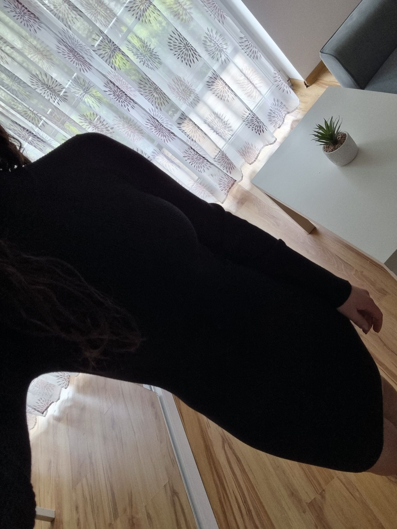 Czarna sukienka z golfem z wiskozy r. M