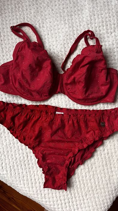 Ефектний червоний купальник італійського бренду