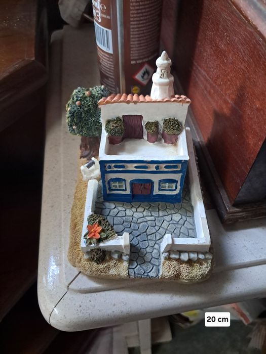 Estatua casinha ente