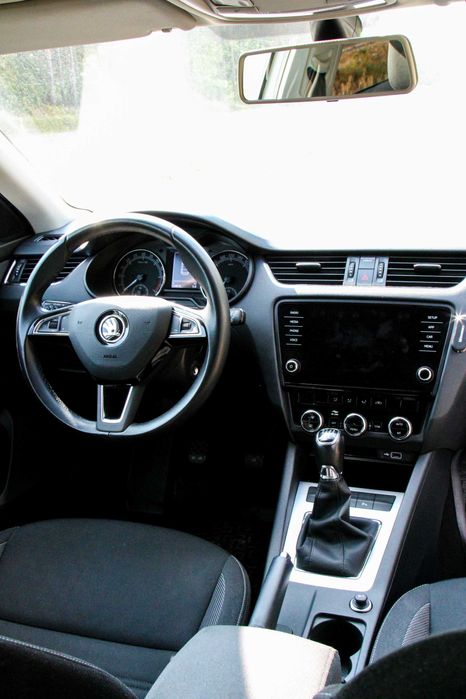 WYNAJEM ŠKODA OCTAVIA kombi – 1.6 diesel 110 KM – manual WYPOŻYCZALNIA