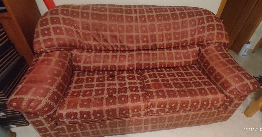 DÁ-SE Sofá cama vintage em excelentes condições