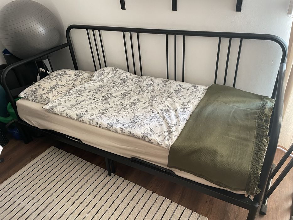 Łóżko Ikea rozkladane z materacami