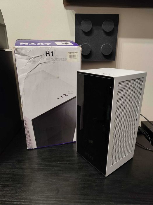 Obudowa mini ITX NZXT H1 V1 z chłodzeniem wodnym i zasilaczem 450W