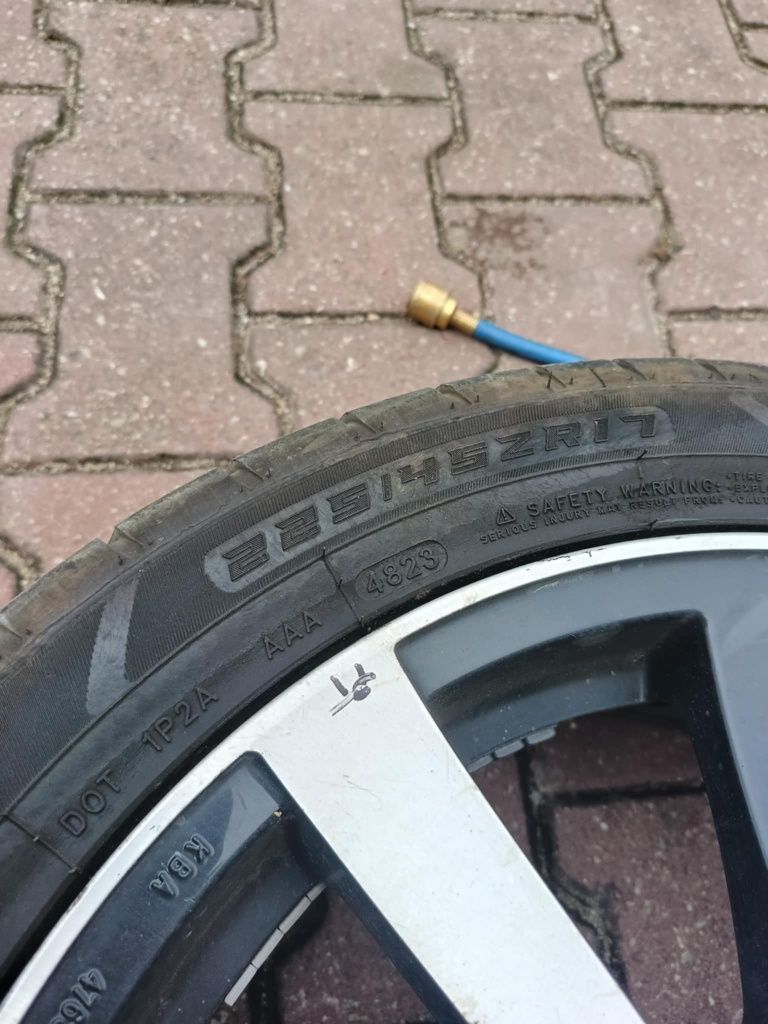 Sprzedam opony z felgami