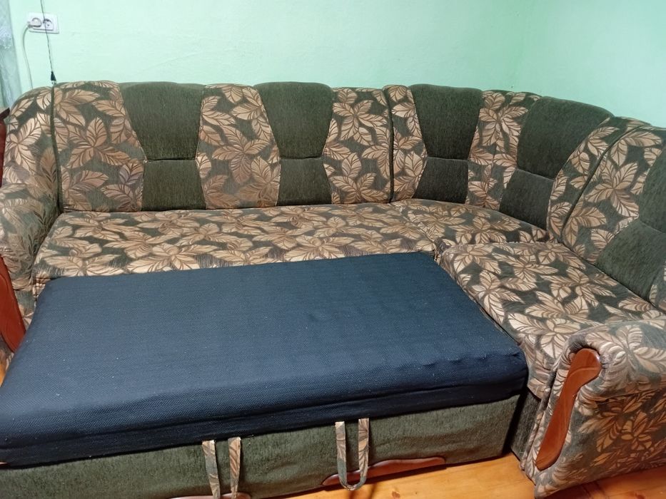 ТЕРМІНОВО продам диван