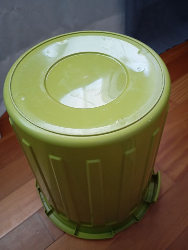 Balde em plástico