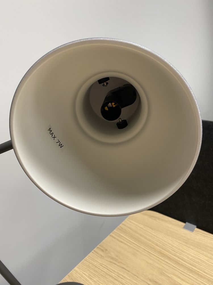 Lampa lampka biurkowa nocna Ikea Hektar USB, ładowarka indukcyjna