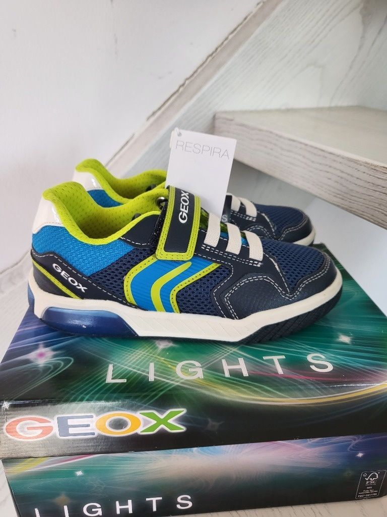 Nowe buty świecące chłopięce sneakersy świecące chłopięce geox 31