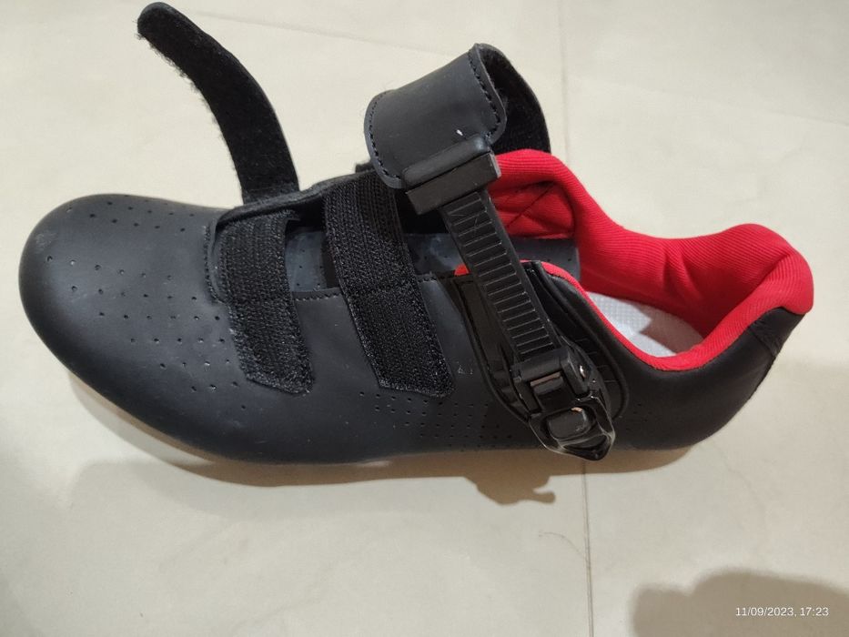 Sapatos Bicicleta  Speed n. 42  NOVOS pares diferentes 25 Euros  cada