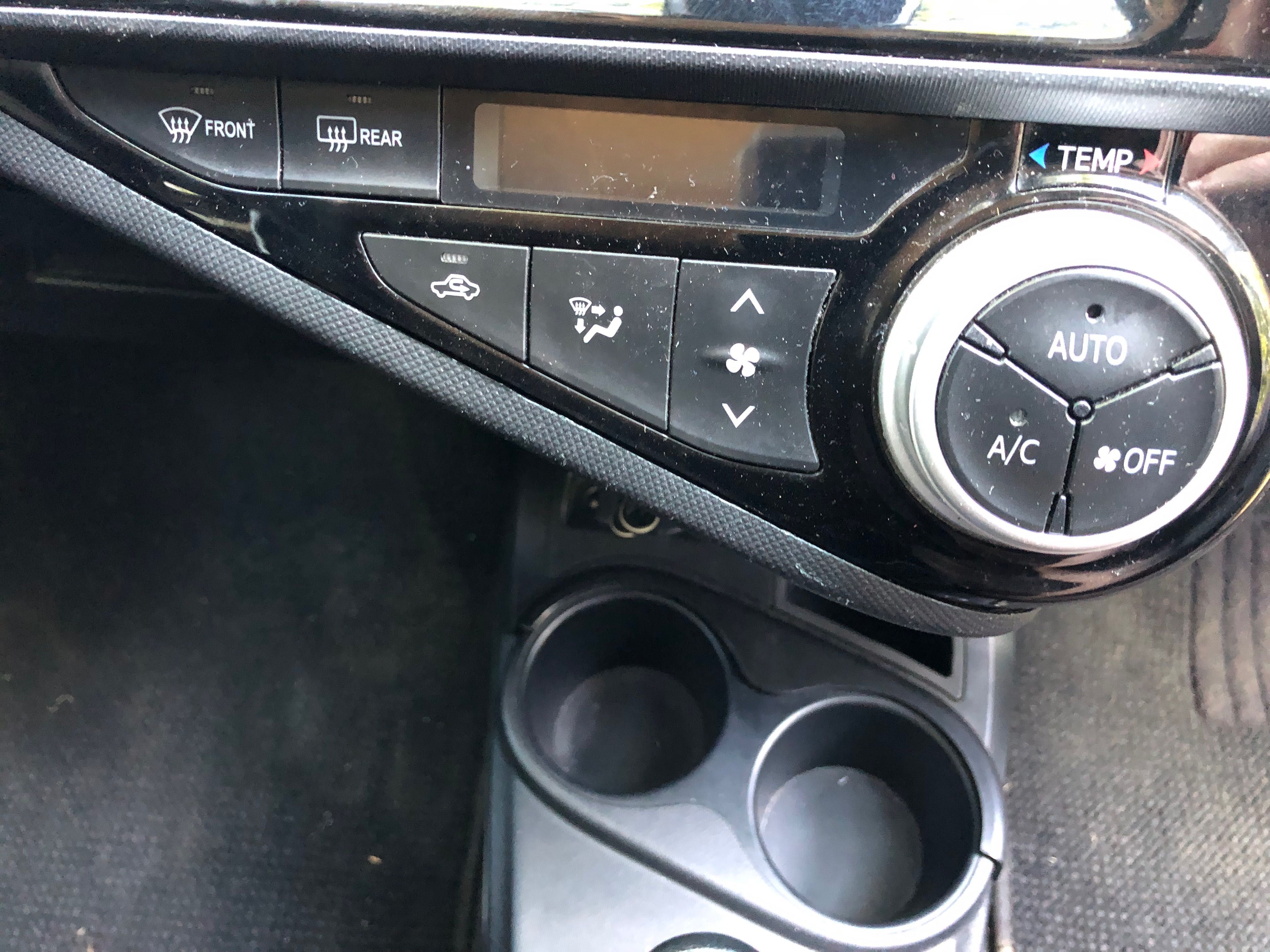 Продам авто Toyota Prius C гібрид