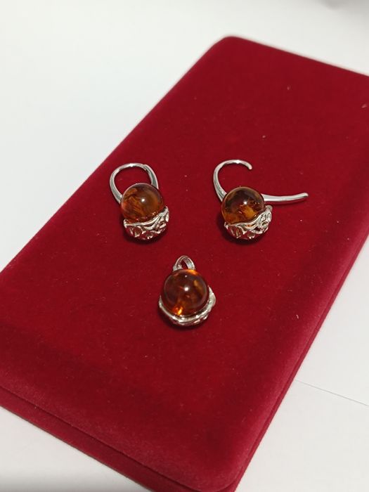 Srebrny komplet kolczyki wisiorek żołędzie z koniakowym bursztynem,925