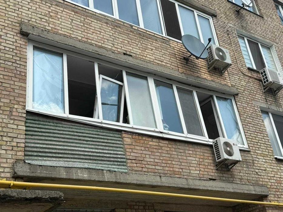 Вікна Склопакети   Ремонт Вікон Після Прильотів Є-відновлення