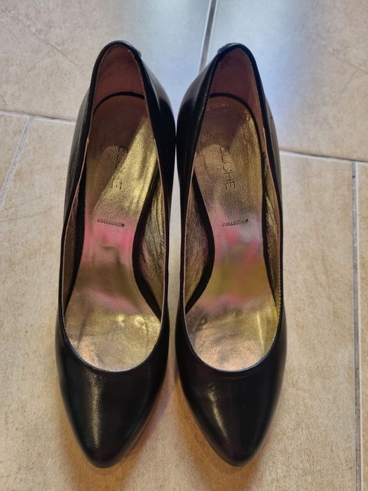 Туфлі на підборах з натуральної шкіри.