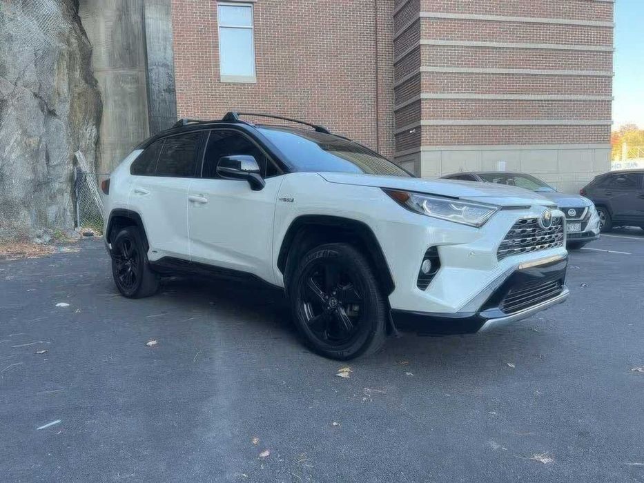 Toyota RAV4 Hybrid XSE      2020