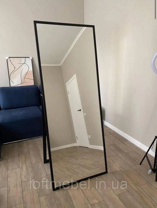 Підлогове дзеркало