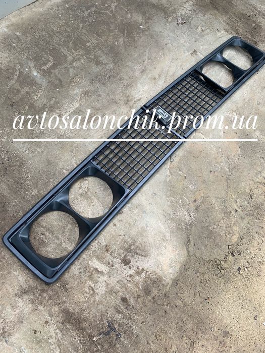 Решетка радиатора Ваз 2106 черная хромированная в сборе с очками