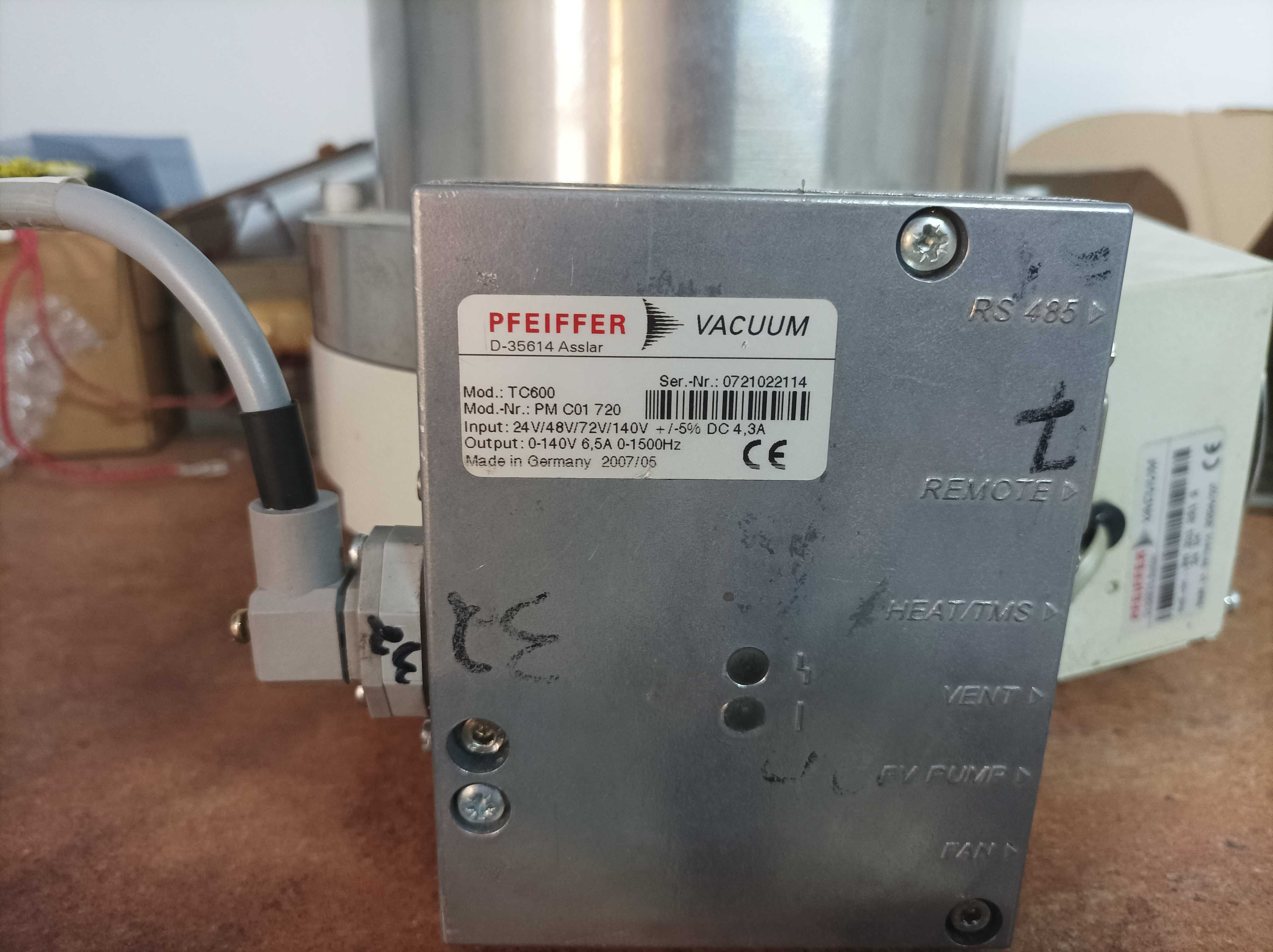 Pompa Turbomolekularna Pfeiffer TMH 521 Y Pfeiffer TMH 521 + Zasilacz