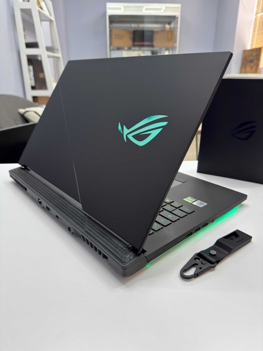 ASUS ROG Strix Scar III 17.3" 144Hz i7-10785H RTX 2060 6Gb 115W 16 512