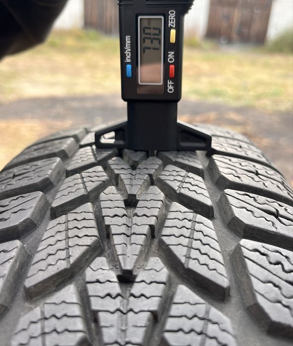 Зимові шини комплект 185/60 r15 Dunlop