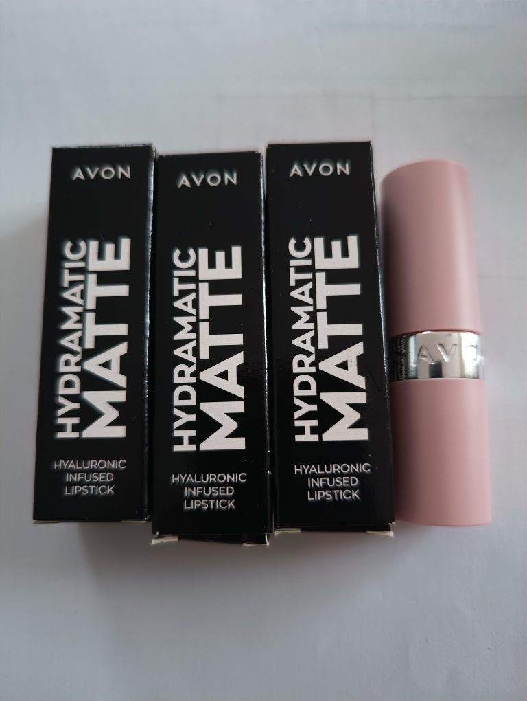 Matowa szminka Hydramatic Matte Avon