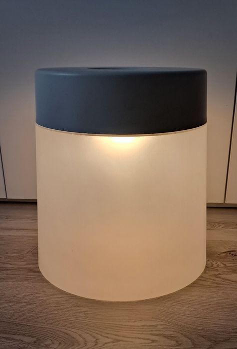 Świetny stołek pufa nastrojowa lampa w jednym