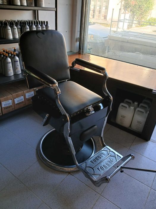 Cadeira de Barbeiro “Pessoa Lisboa” - Completamente Restaurada