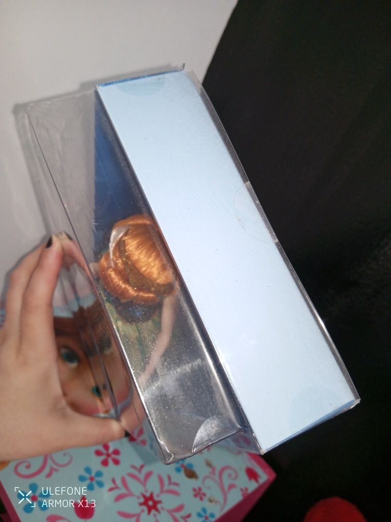 Brinquedo Boneca 30cm Singing Anna Frozen música Love is an open door.