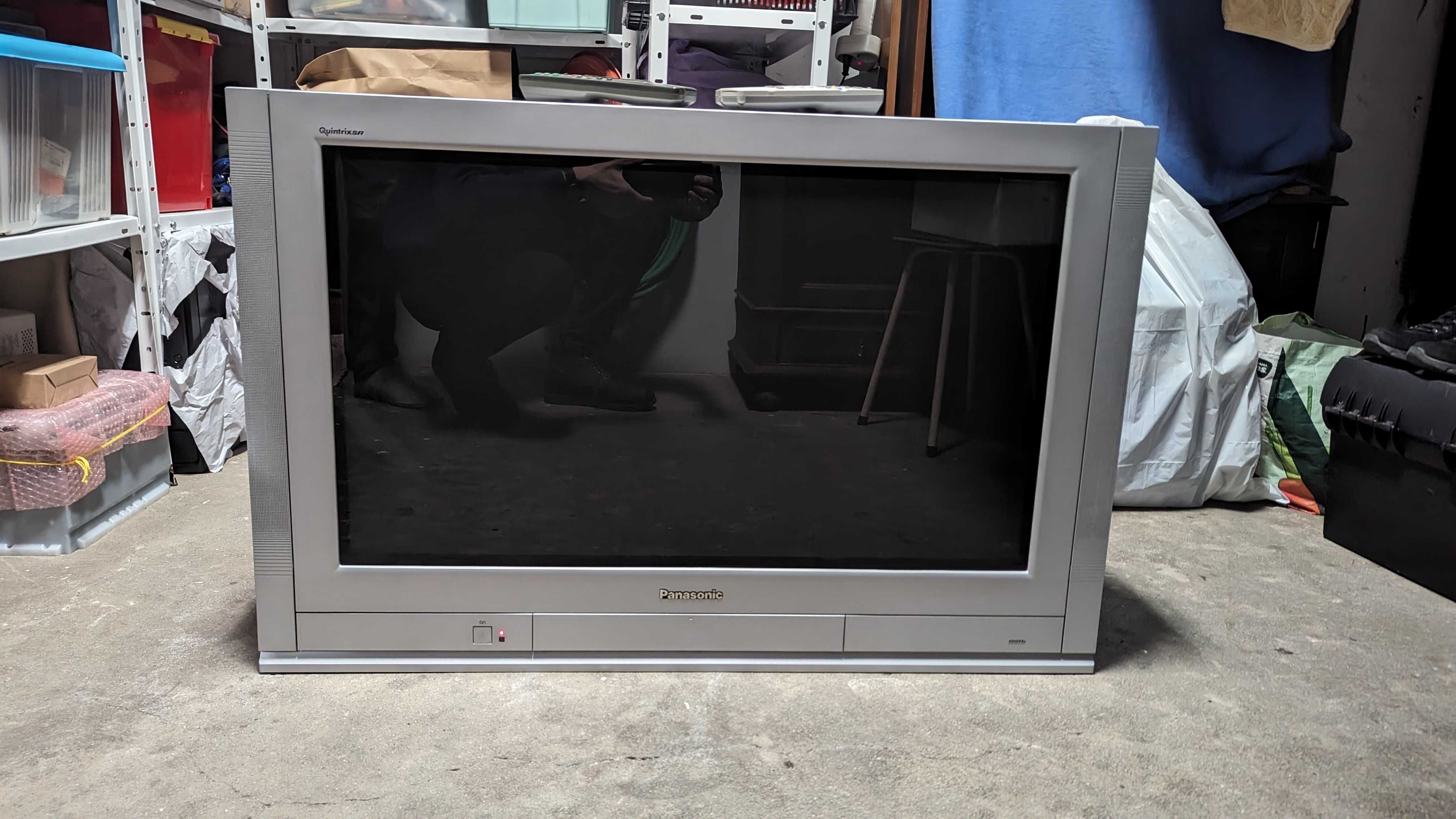 TV CRT Panasonic com ecrã plano de 91 cm 16/9