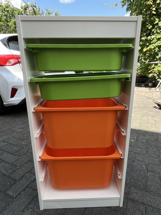 Regał z pojemnikami Ikea Trofast