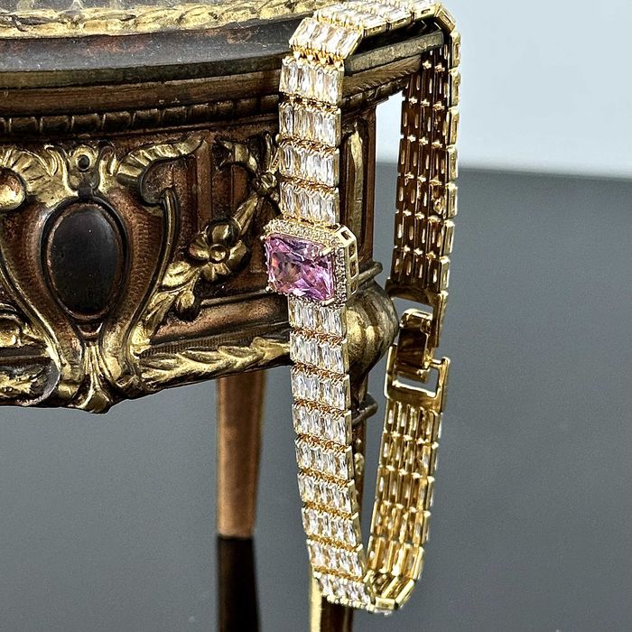 Bransoletka z Cyrkoniami i różowym Topazem, pochodzi z Londynu