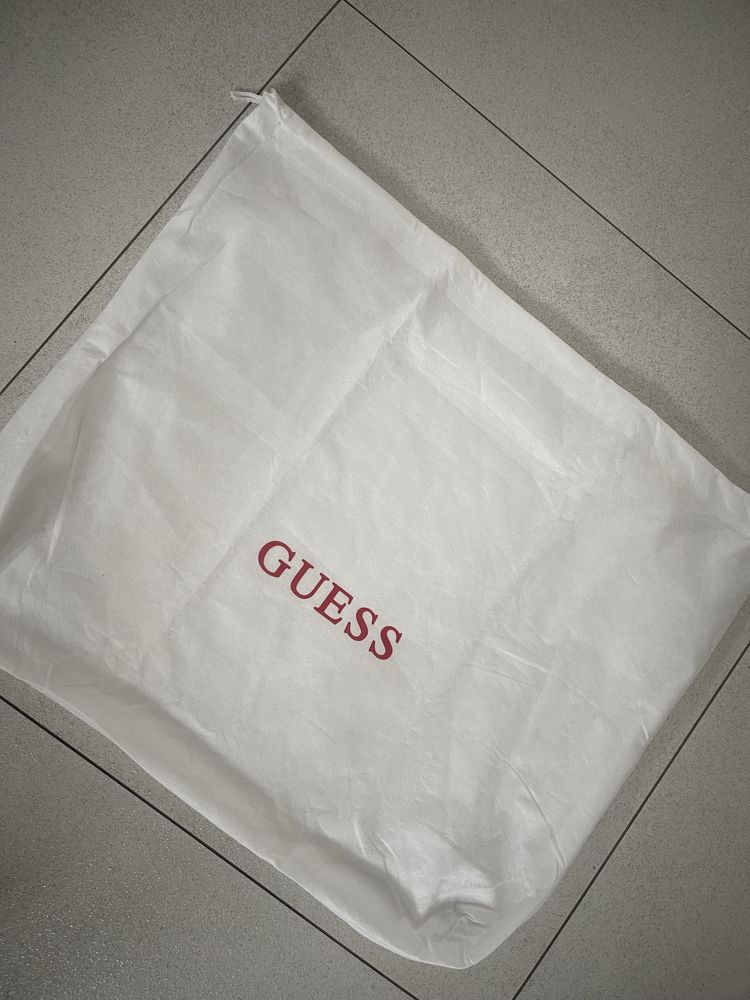 Duzy worek przeciwkurzowy Guess