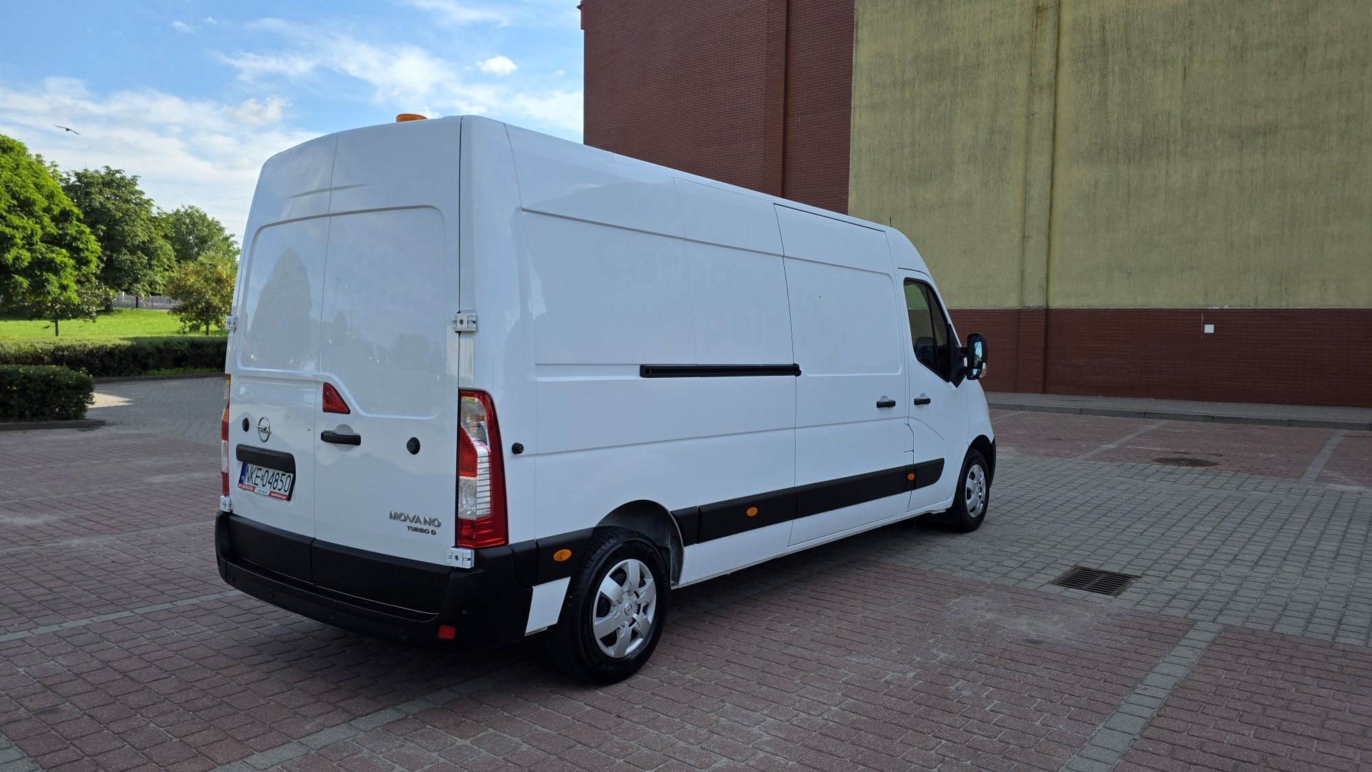 Opel movano rok 2020 silnik 2.3 diesel bogate wyposażenie ładny zamian