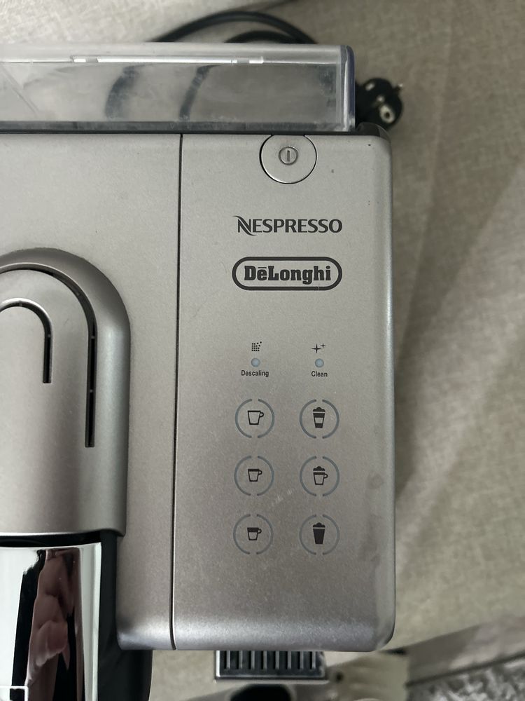 Ekspres kapsułkowy Delonghi nespresso